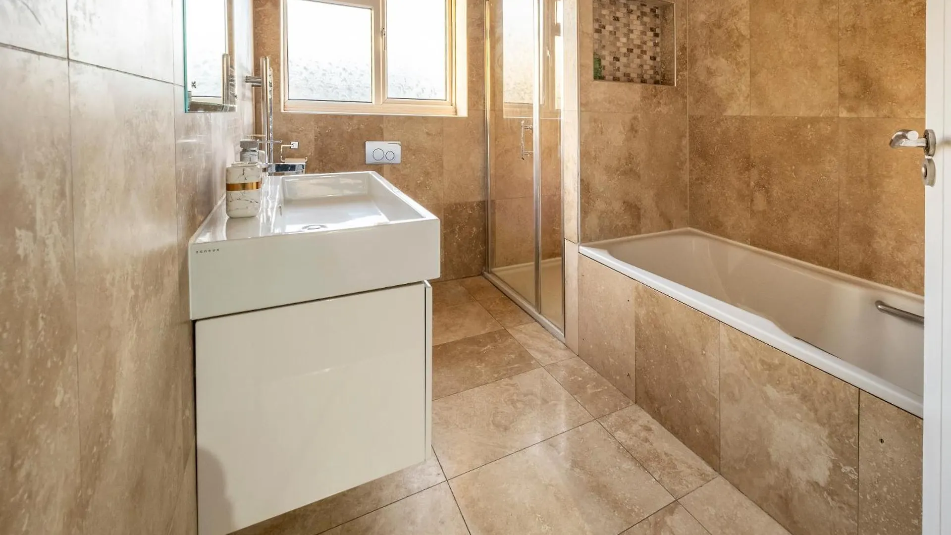 Stanwell Moor Haven At Heathrow Villa Holiday home