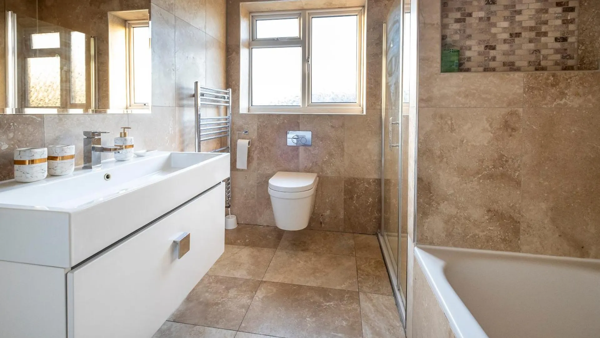 Holiday home Stanwell Moor Haven At Heathrow Villa